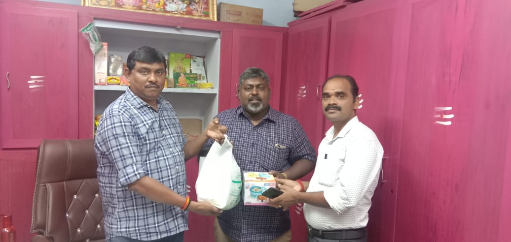 சங்க பண்டக சாலையில் அதிக பொருள் வாங்கிய 20 உறுப்பினர்களுக்கு பரிசு வழங்கப்பட்டது