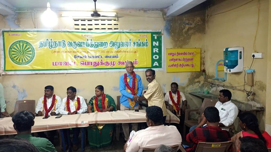 31.05.2024 - பணி நிறைவு பாராட்டுவிழா திரு.ரவிசந்திரன், வட்டாட்சியர், திரு.முருகானந்தம், துணை வட்டாட்சியர், இளநிலை வருவாய் ஆய்வாளர்கள் திரு.மணிவண்ணன்,செல்வி.சாந்தி,திரு.கணேசன், பதிவறை எழுத்தர், திரு.மாரிமுத்து, அலுவலக உதவியாளர்